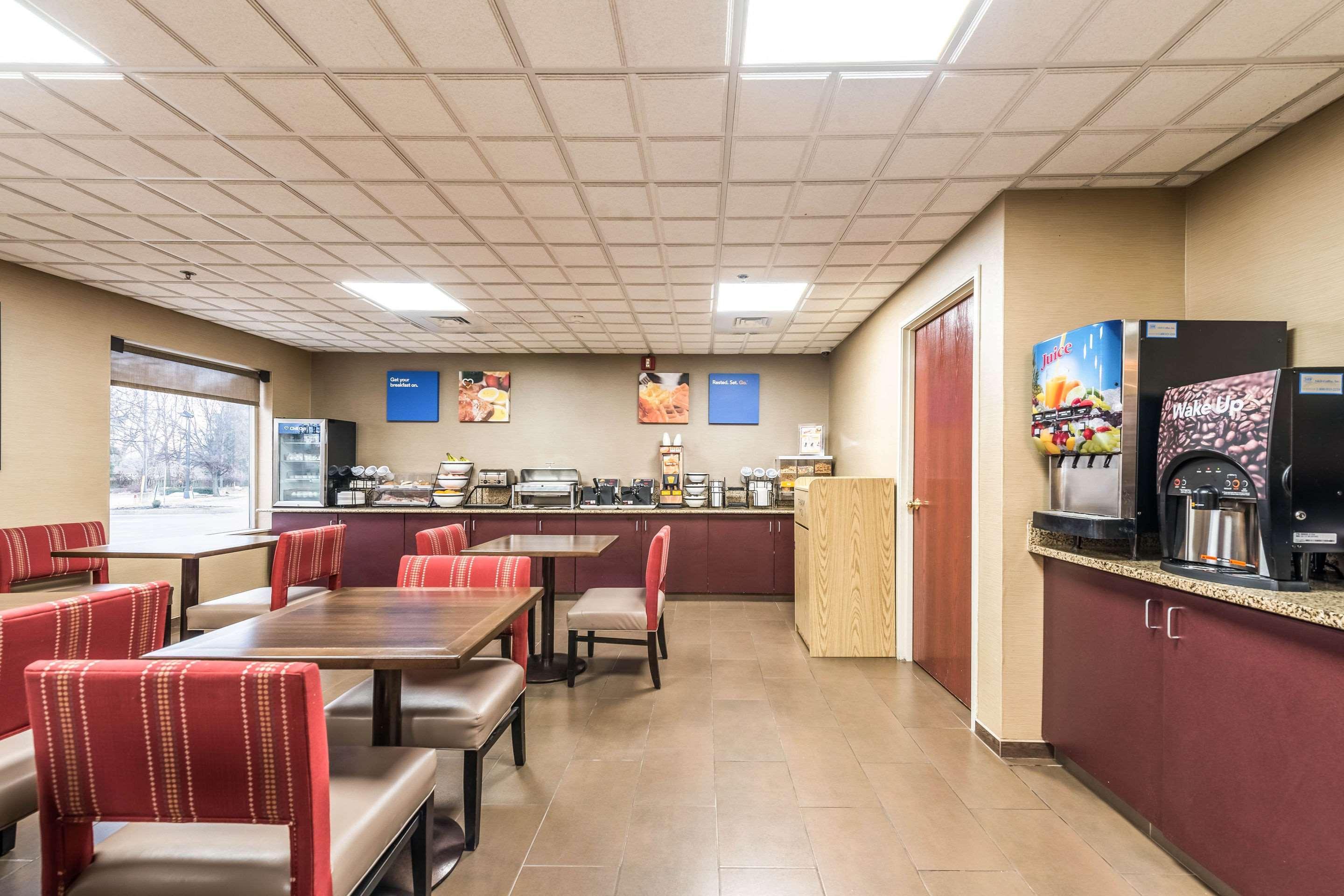 Comfort Inn & Suites Dayton Englewood Exterior foto